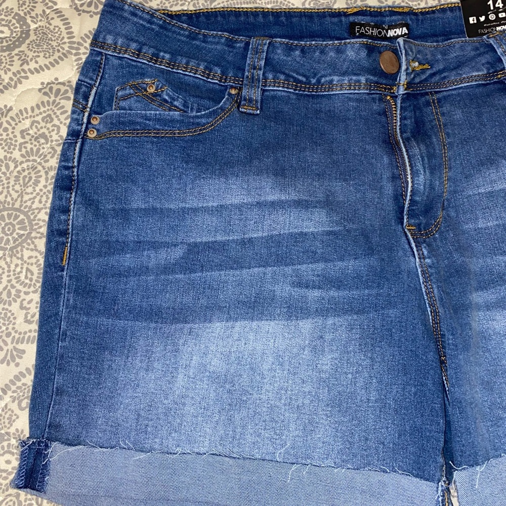 Fashion Nova Cuffed Shorts - Picture 4 of 9
